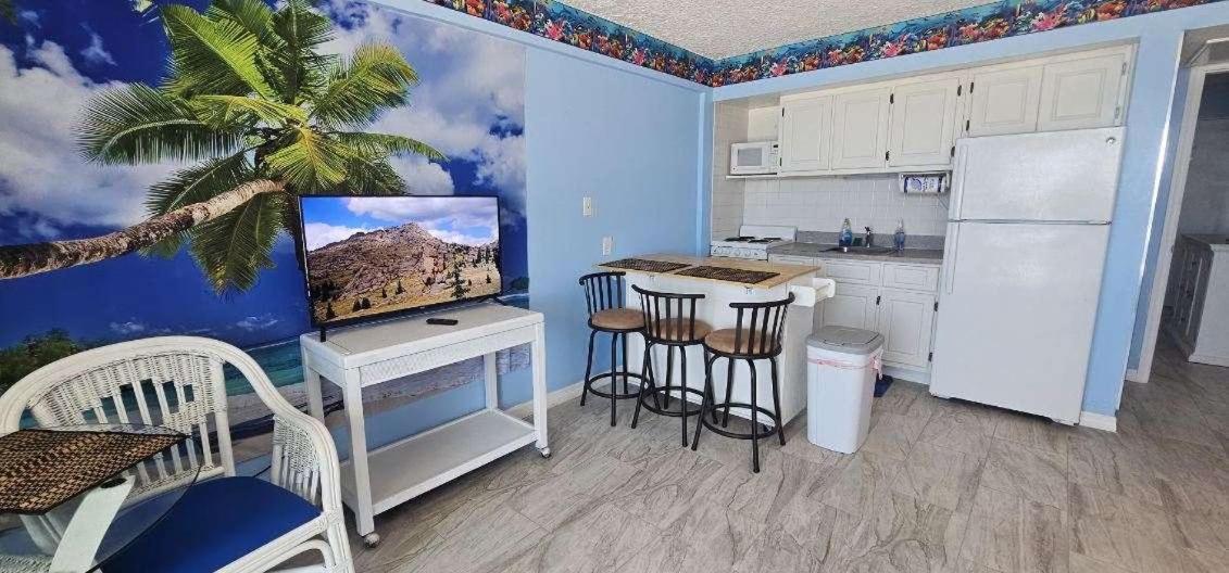 Ferienwohnung Ocean Breeze - Direct Ocean Front-Pool Is Open Daytona Beach Exterior foto