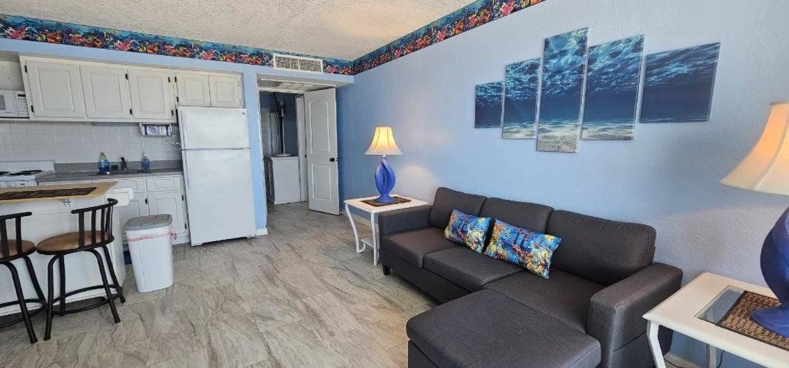 Ferienwohnung Ocean Breeze - Direct Ocean Front-Pool Is Open Daytona Beach Exterior foto