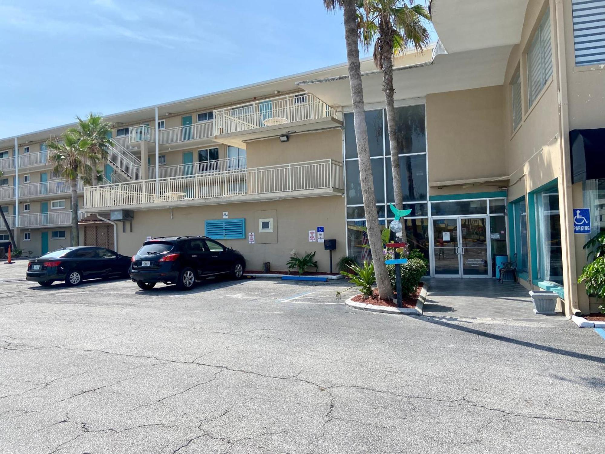 Ferienwohnung Ocean Breeze - Direct Ocean Front-Pool Is Open Daytona Beach Exterior foto