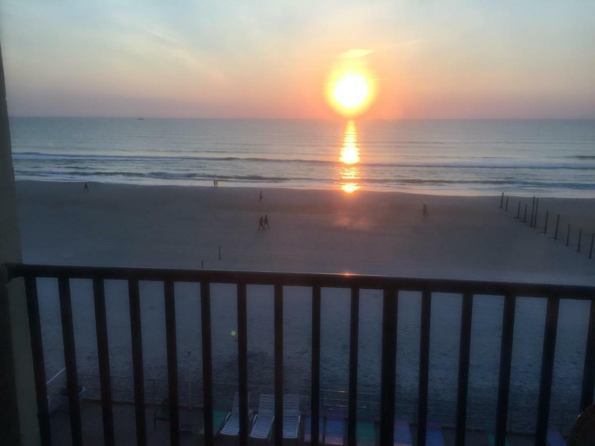 Ferienwohnung Ocean Breeze - Direct Ocean Front-Pool Is Open Daytona Beach Exterior foto